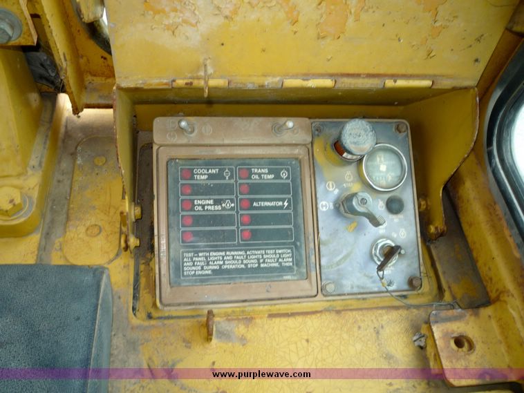 image for item 4225 1986 Caterpillar 943 trackloader