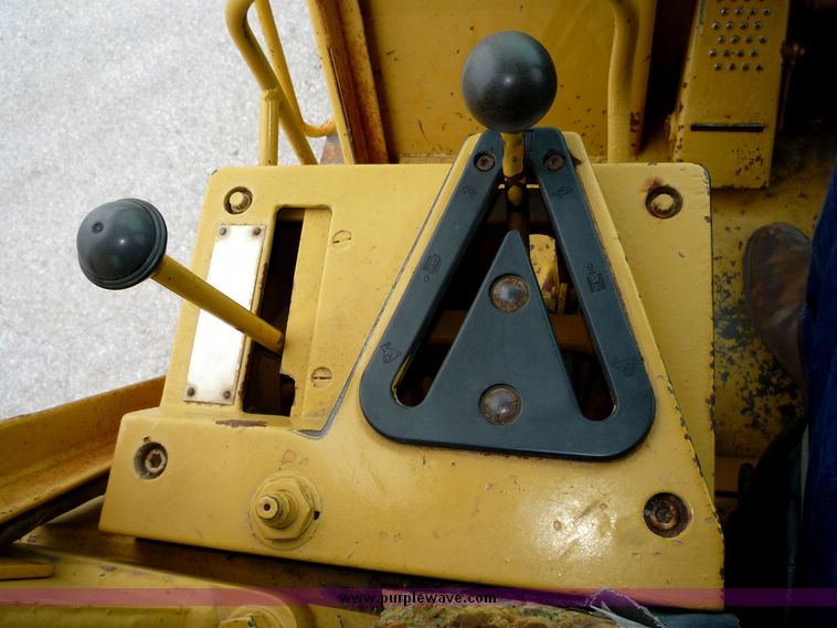 image for item 4225 1986 Caterpillar 943 trackloader