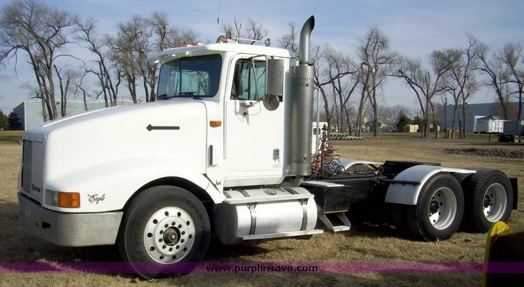 image for item 5042 1995 International 9400 semi truck