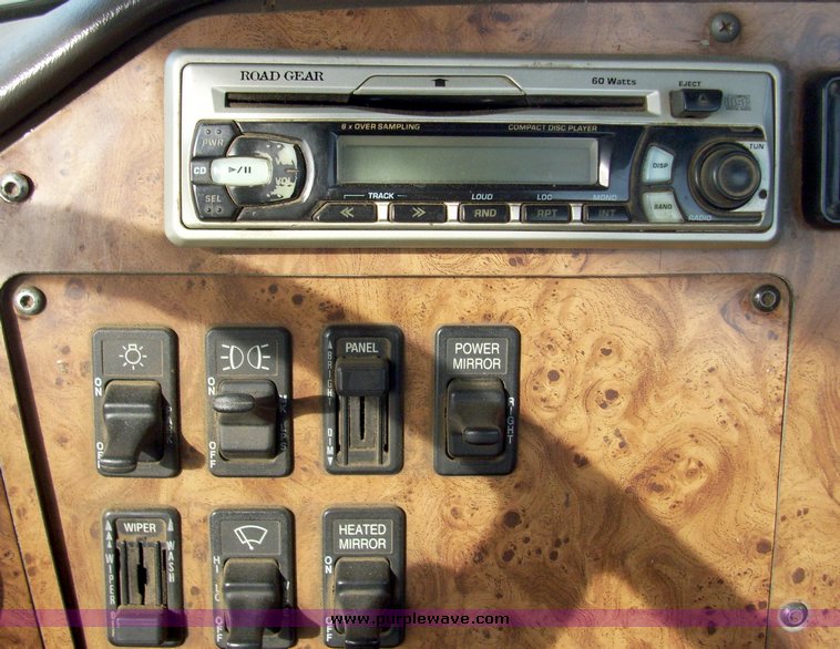 image for item 5042 1995 International 9400 semi truck