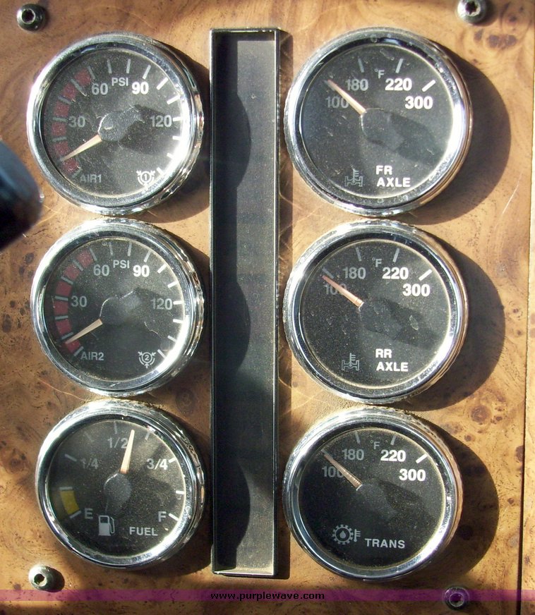 image for item 5042 1995 International 9400 semi truck