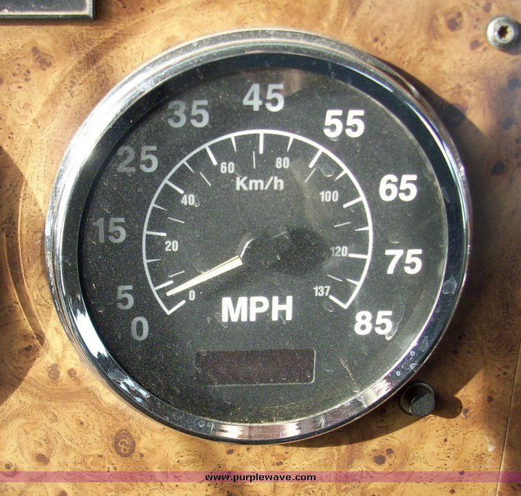 image for item 5042 1995 International 9400 semi truck