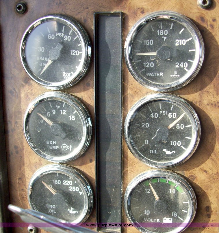 image for item 5042 1995 International 9400 semi truck