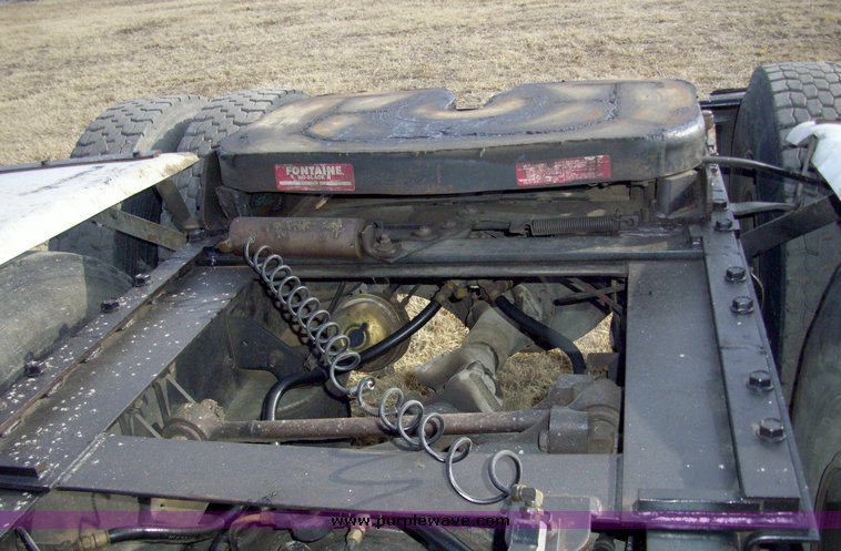 image for item 5042 1995 International 9400 semi truck