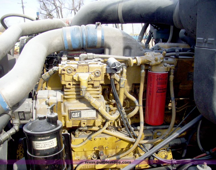 image for item 5042 1995 International 9400 semi truck