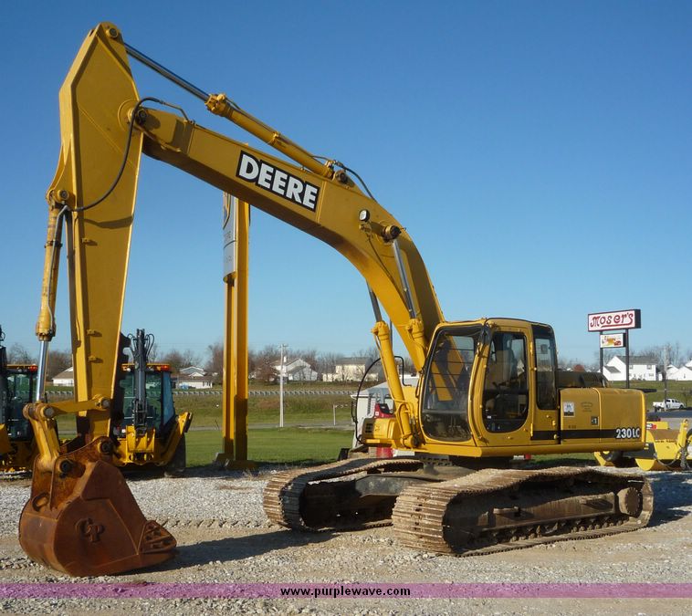image for item 5061 2000 John Deere 230LC excavator