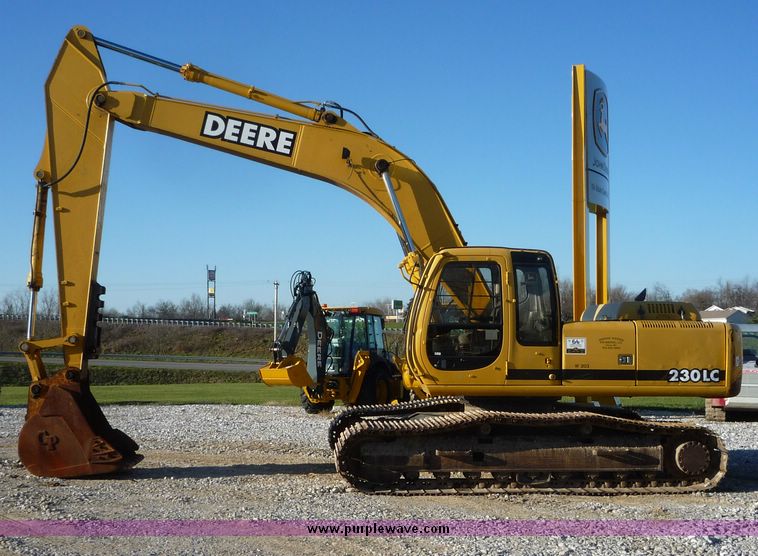 image for item 5061 2000 John Deere 230LC excavator
