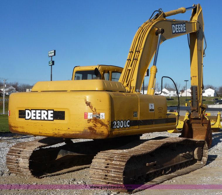 image for item 5061 2000 John Deere 230LC excavator