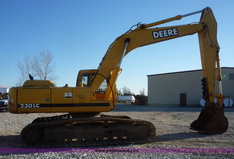 image for item 5061 2000 John Deere 230LC excavator