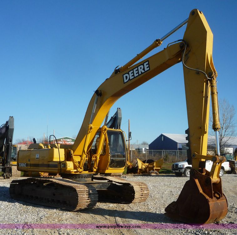 image for item 5061 2000 John Deere 230LC excavator