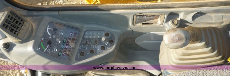 image for item 5061 2000 John Deere 230LC excavator