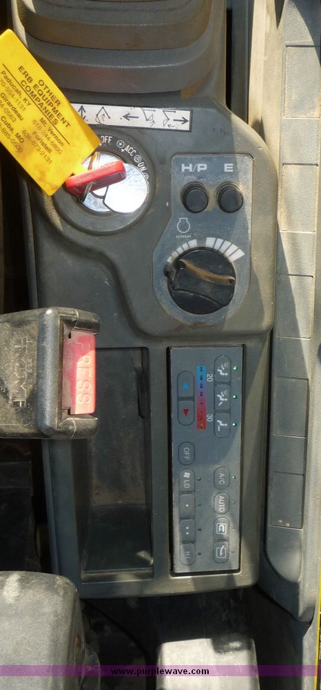 image for item 5061 2000 John Deere 230LC excavator