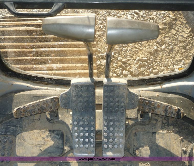 image for item 5061 2000 John Deere 230LC excavator