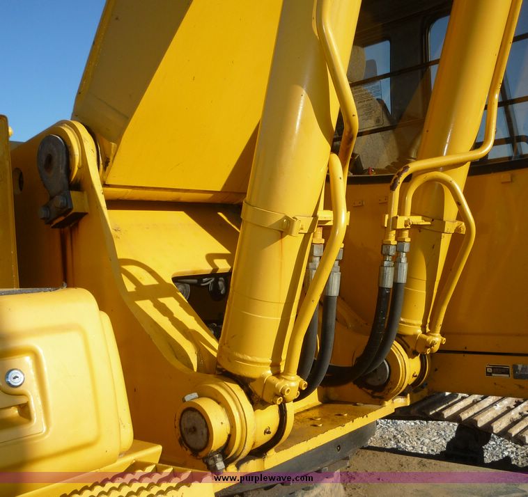 image for item 5061 2000 John Deere 230LC excavator