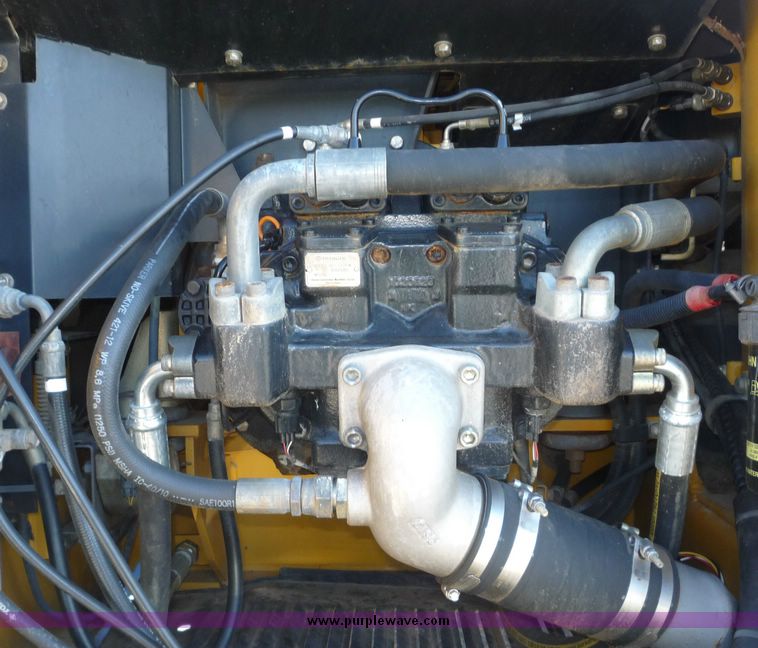 image for item 5061 2000 John Deere 230LC excavator