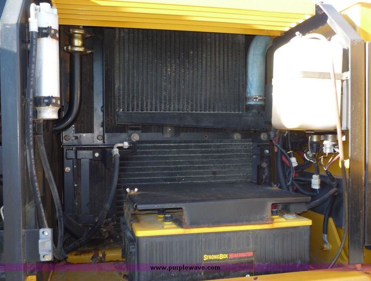 image for item 5061 2000 John Deere 230LC excavator