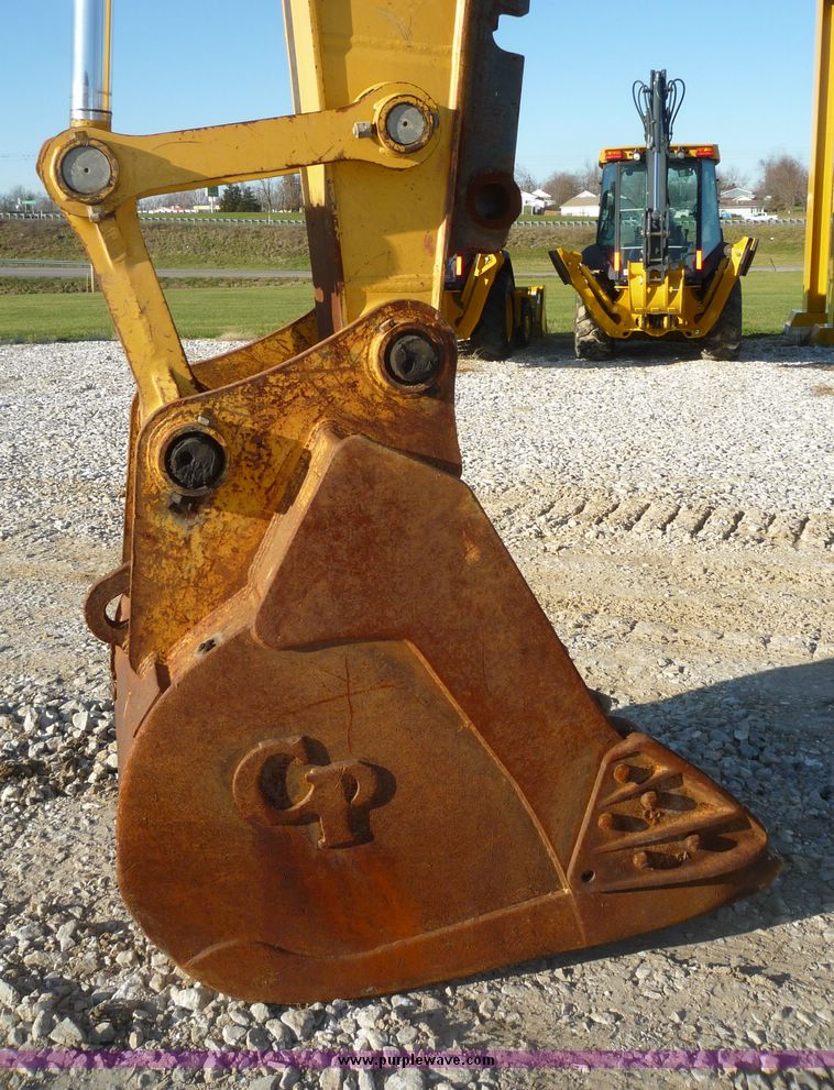 image for item 5061 2000 John Deere 230LC excavator