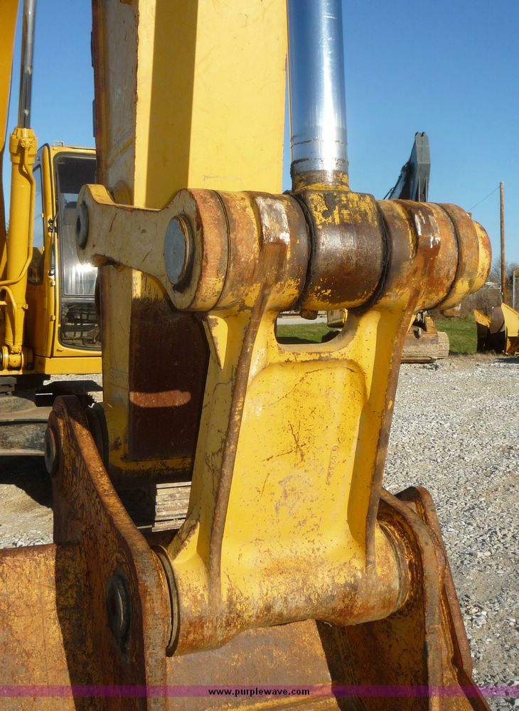 image for item 5061 2000 John Deere 230LC excavator