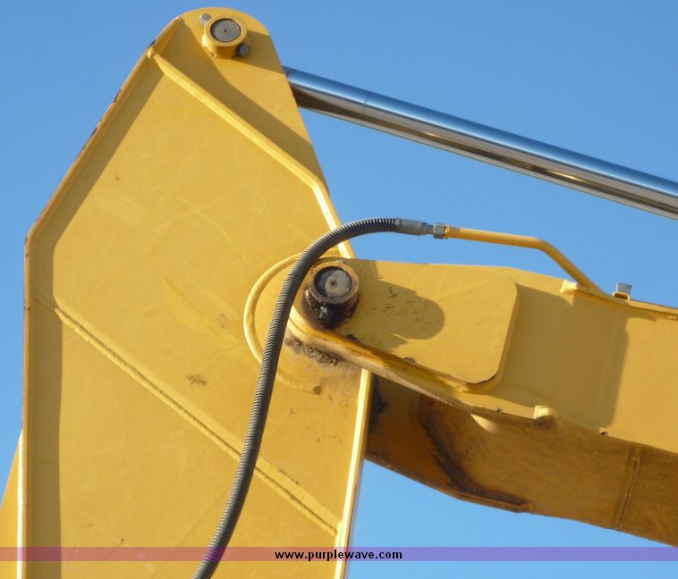 image for item 5061 2000 John Deere 230LC excavator