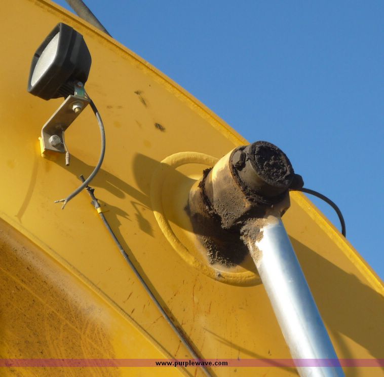 image for item 5061 2000 John Deere 230LC excavator