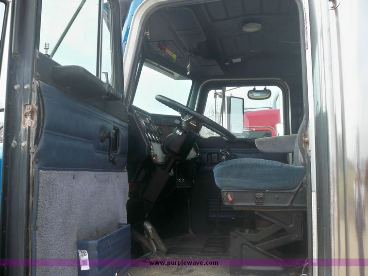 image for item 5150 1999 Peterbilt Conventional 378 semi truck