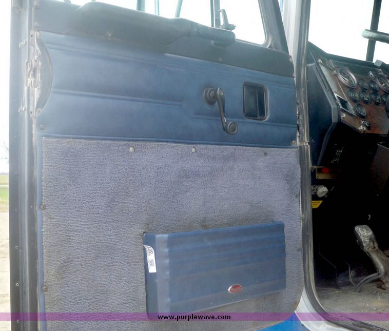 image for item 5150 1999 Peterbilt Conventional 378 semi truck