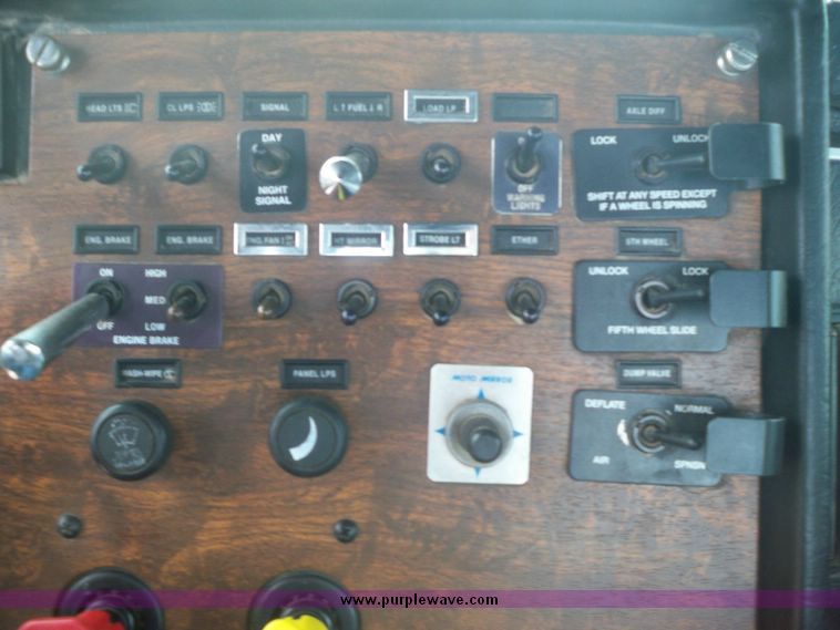 image for item 5150 1999 Peterbilt Conventional 378 semi truck