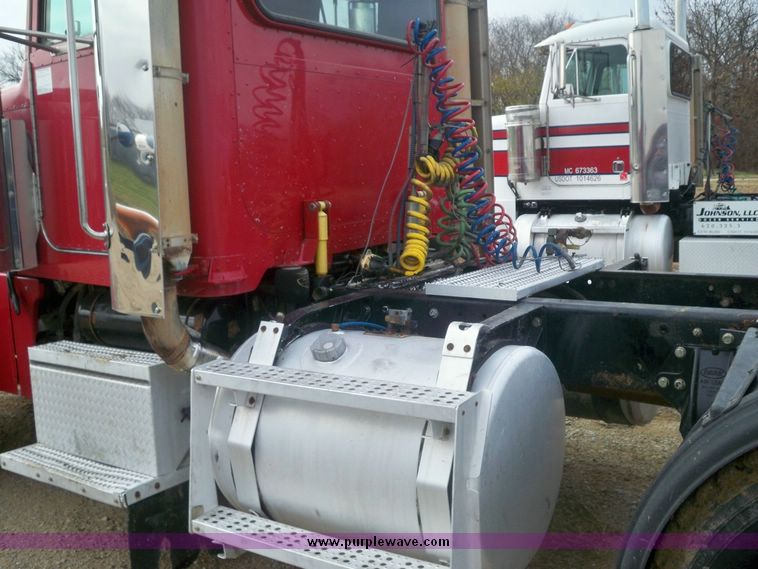 image for item 5151 1998 Peterbilt Conventional 379 semi truck