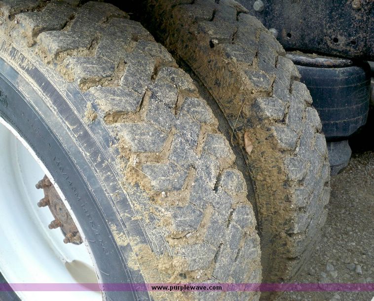 image for item 5151 1998 Peterbilt Conventional 379 semi truck