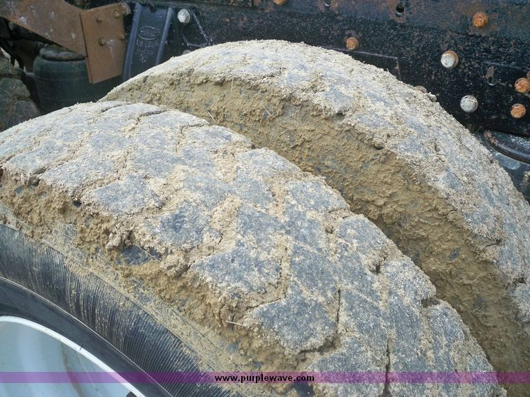 image for item 5151 1998 Peterbilt Conventional 379 semi truck