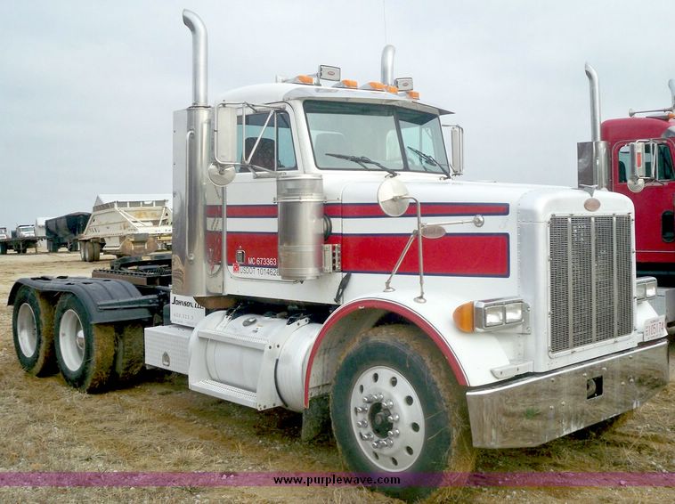 image for item 5152 2000 Peterbilt Conventional 378 semi truck