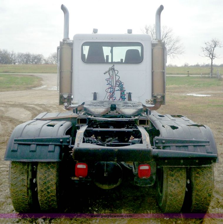 image for item 5152 2000 Peterbilt Conventional 378 semi truck