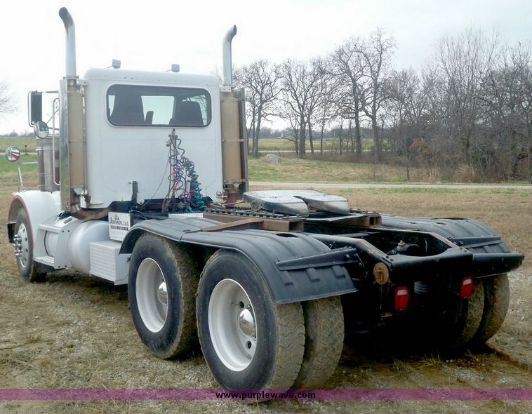 image for item 5152 2000 Peterbilt Conventional 378 semi truck