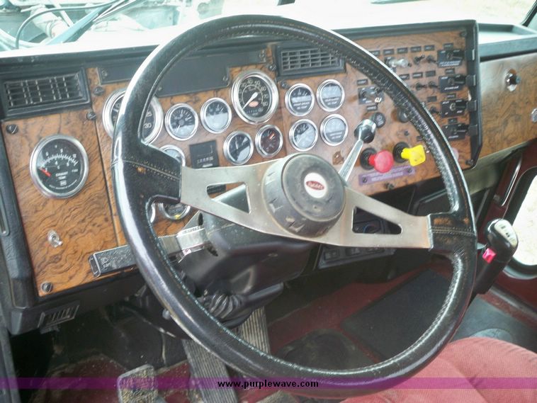 image for item 5152 2000 Peterbilt Conventional 378 semi truck