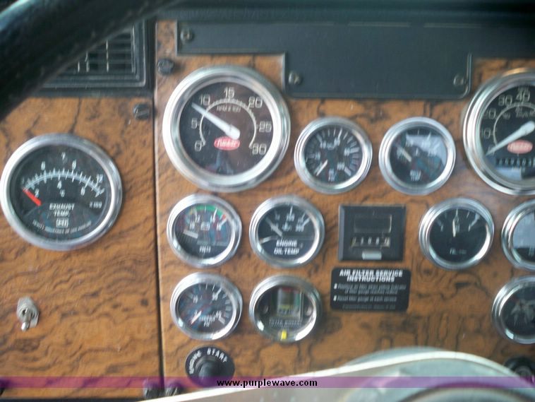 image for item 5152 2000 Peterbilt Conventional 378 semi truck