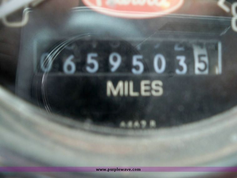 image for item 5152 2000 Peterbilt Conventional 378 semi truck