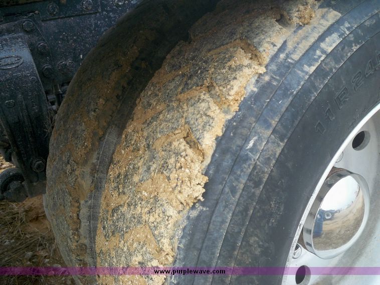 image for item 5152 2000 Peterbilt Conventional 378 semi truck