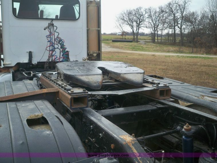 image for item 5152 2000 Peterbilt Conventional 378 semi truck