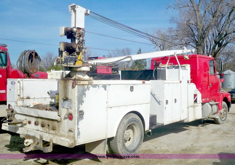 image for item 5170 1995 Volvo DD94 semi truck