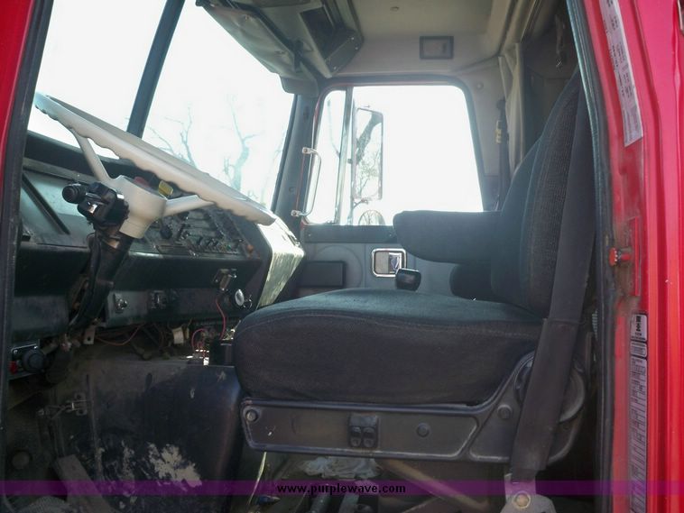 image for item 5170 1995 Volvo DD94 semi truck