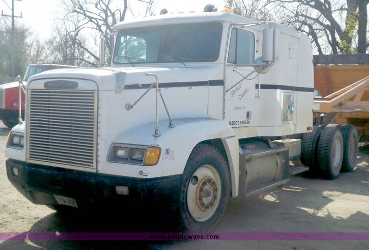 image for item 5171 1994 Freightliner semi truck