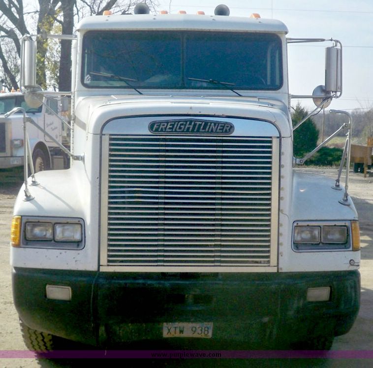 image for item 5171 1994 Freightliner semi truck