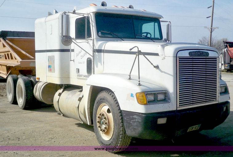 image for item 5171 1994 Freightliner semi truck