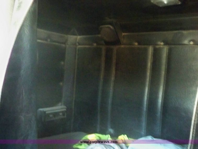 image for item 5171 1994 Freightliner semi truck