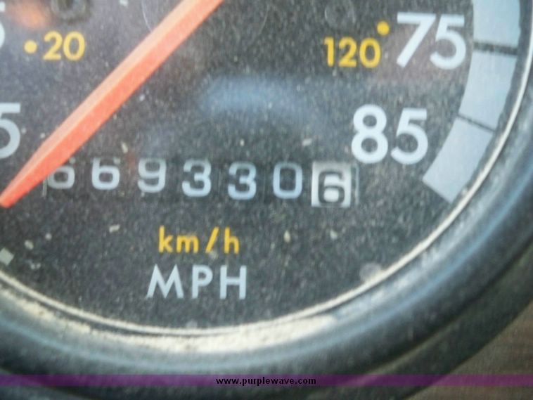 image for item 5171 1994 Freightliner semi truck