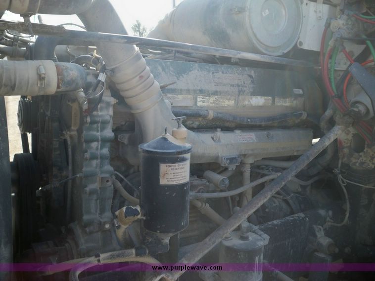 image for item 5171 1994 Freightliner semi truck