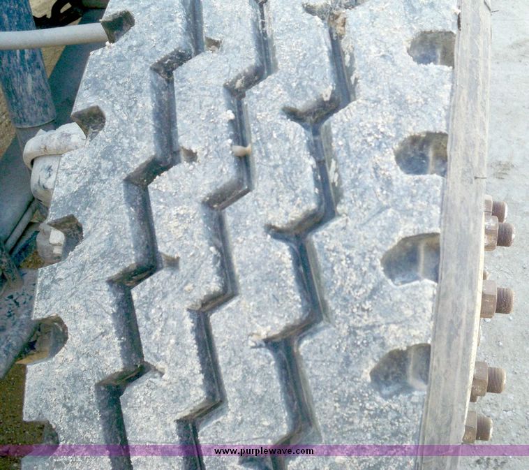 image for item 5171 1994 Freightliner semi truck