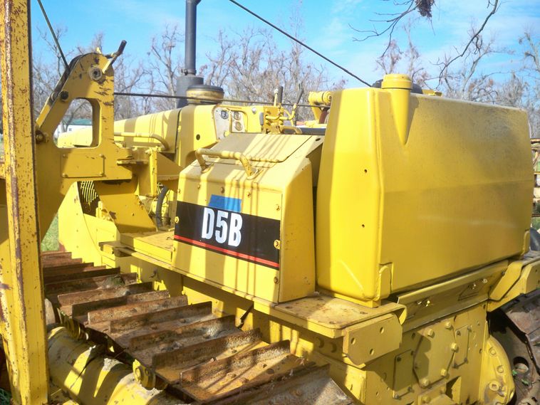 image for item 5196 Caterpillar D5B crawler tractor