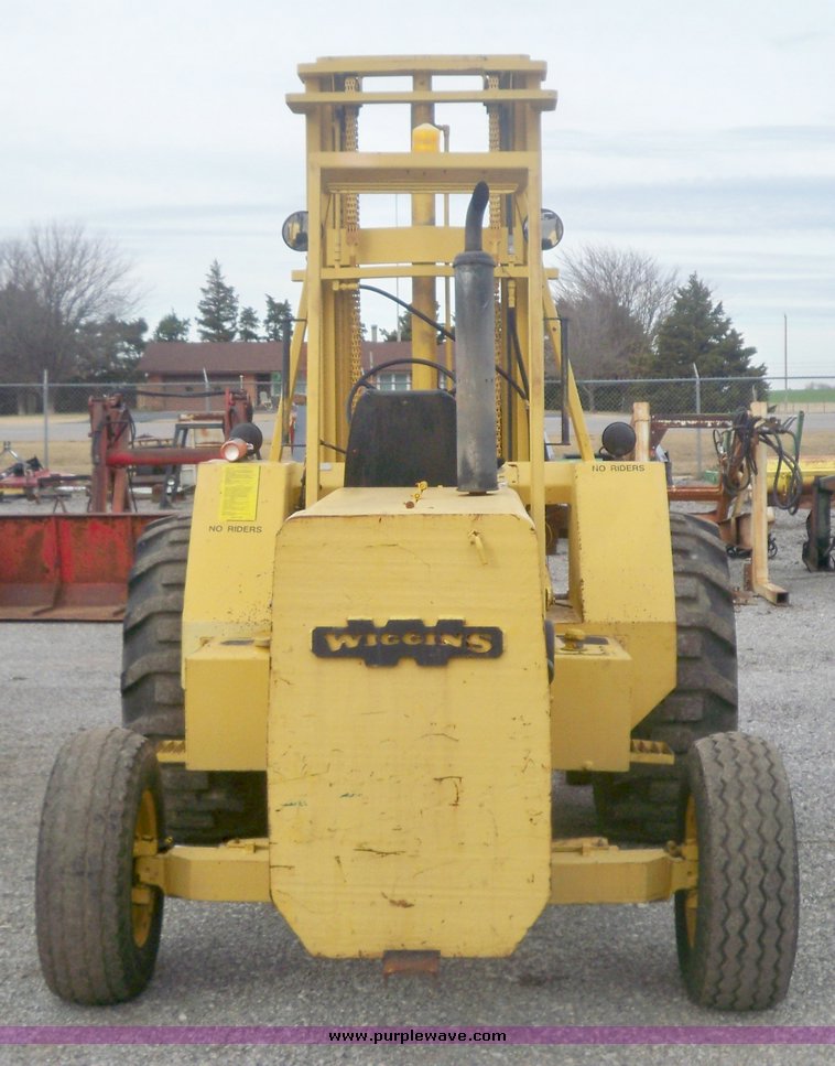 image for item 5258 Wiggins All Terrain forklift