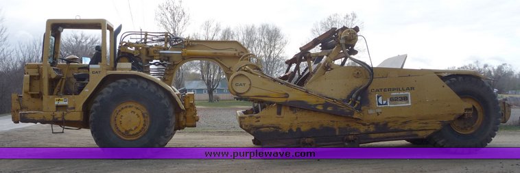 image for item 5300 1979 Caterpillar 623B paddle scraper